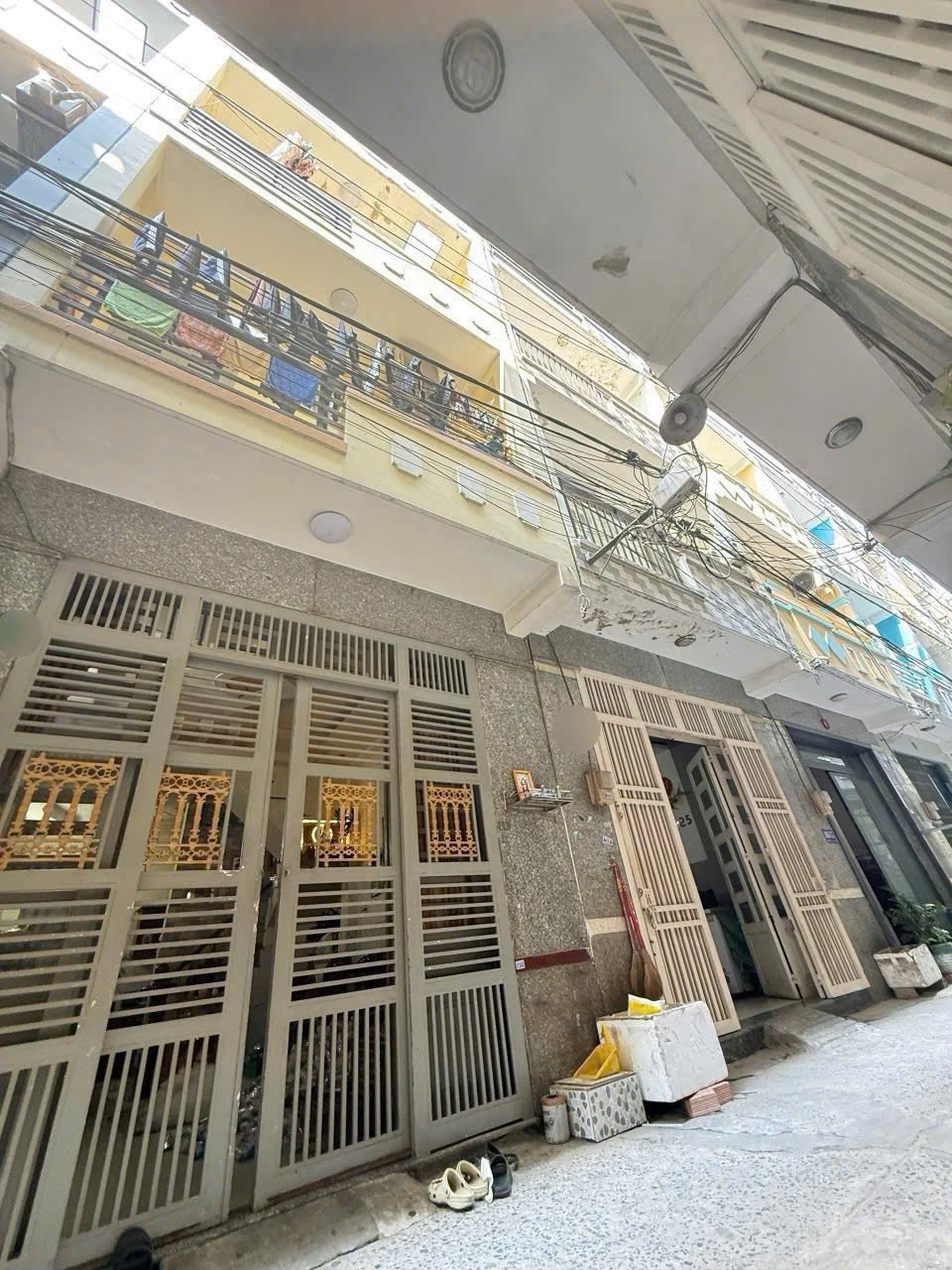 NHÀ 3 TẦNG SÁT MT MỄ CỐC P15 Q8