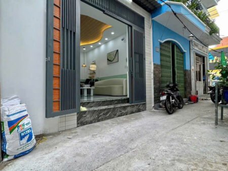 NHÀ MỚI ĐẸP SÁT MT DƯƠNG BÁ TRẠC P1 Q8