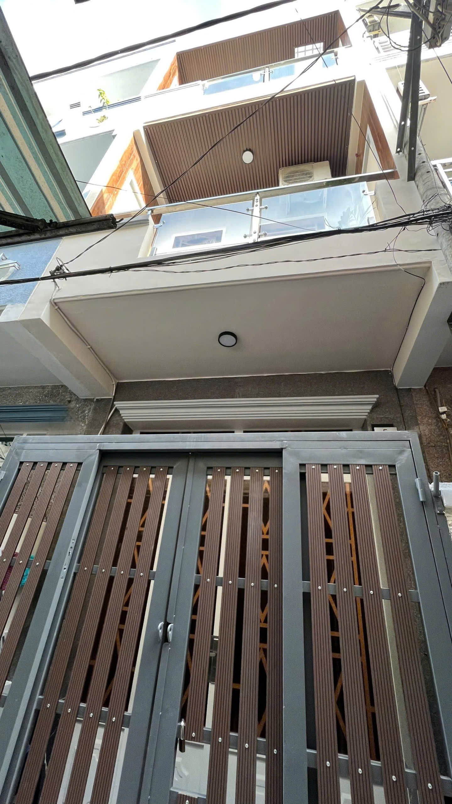NHÀ ĐẸP Ở LIỀN HẺM MỄ CỐC P15 Q8